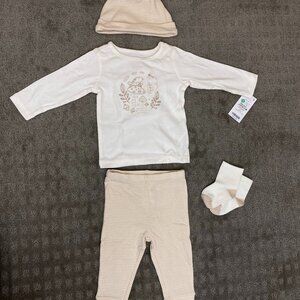 NWT: Baby Carter's 4-Piece Frog Toadstool Set Bodysuit Pants Hat Socks (6M)